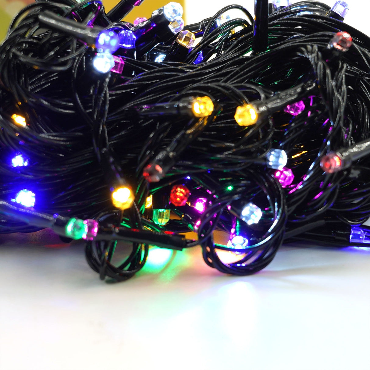 Instalatie De Craciun Liniara Yoto, 17 M, Din Care 1 M Cablu Priza 220V, 200 Led, 8 Jocuri De Lumini, Beculet In 6 Colturi, Pentru Interior, Controler, Fir Negru - vivimall.ro
