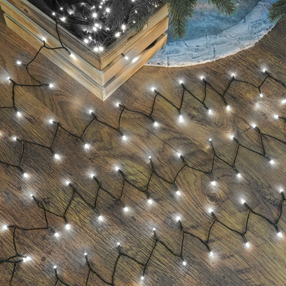 Instalatie de Craciun liniara Yoto, 17 m, din care 1 m cablu priza 220V, 200 LED, 8 jocuri de lumini, beculet in 6 colturi, pentru interior, controler, fir negru, alb rece - vivimall.ro