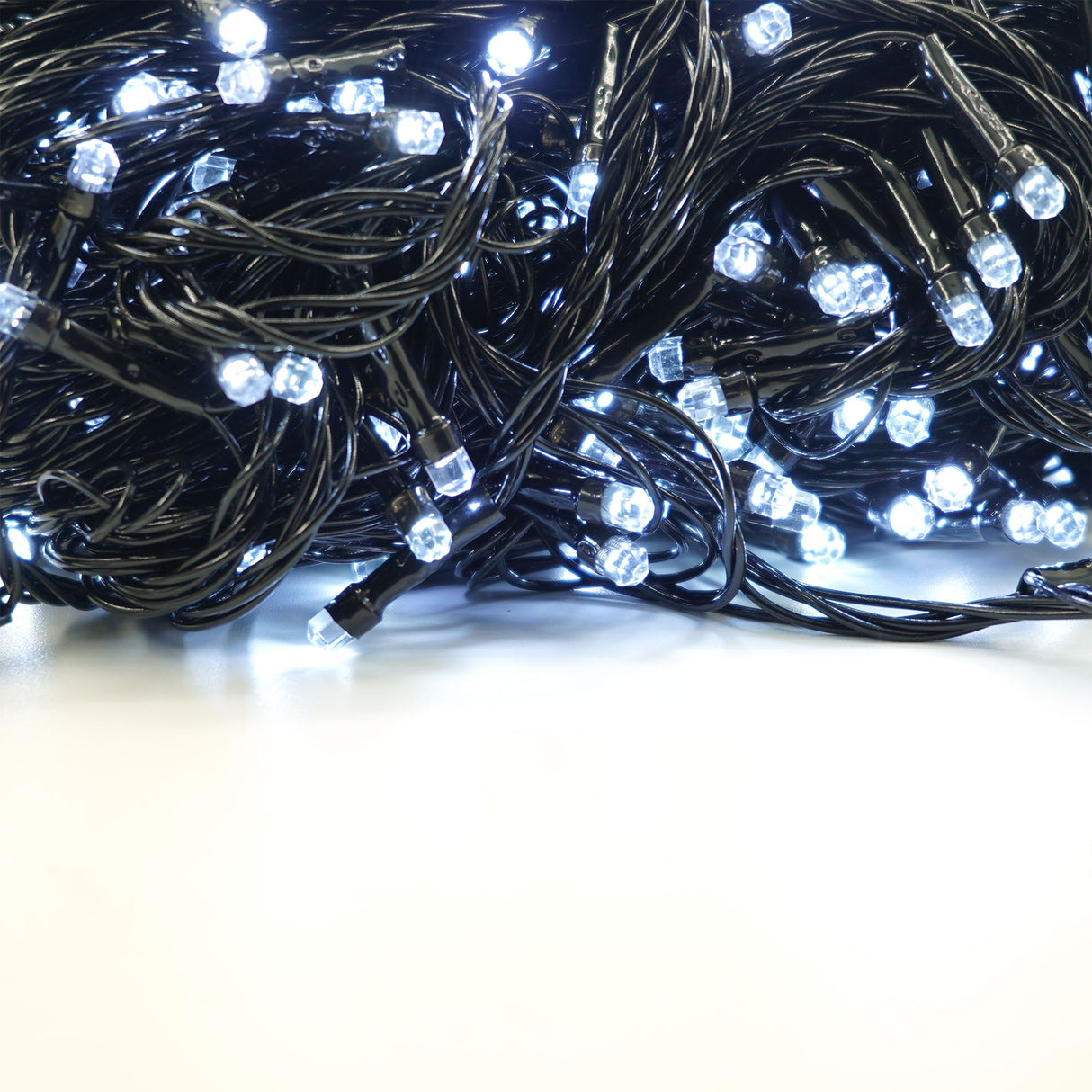 Instalatie De Craciun Liniara Yoto, 24 M, Din Care 1 M Cablu Priza 220V, 300 Led, 8 Jocuri De Lumini, Beculet In 6 Colturi, Pentru Interior, Controler, Fir, Alb Rece - vivimall.ro