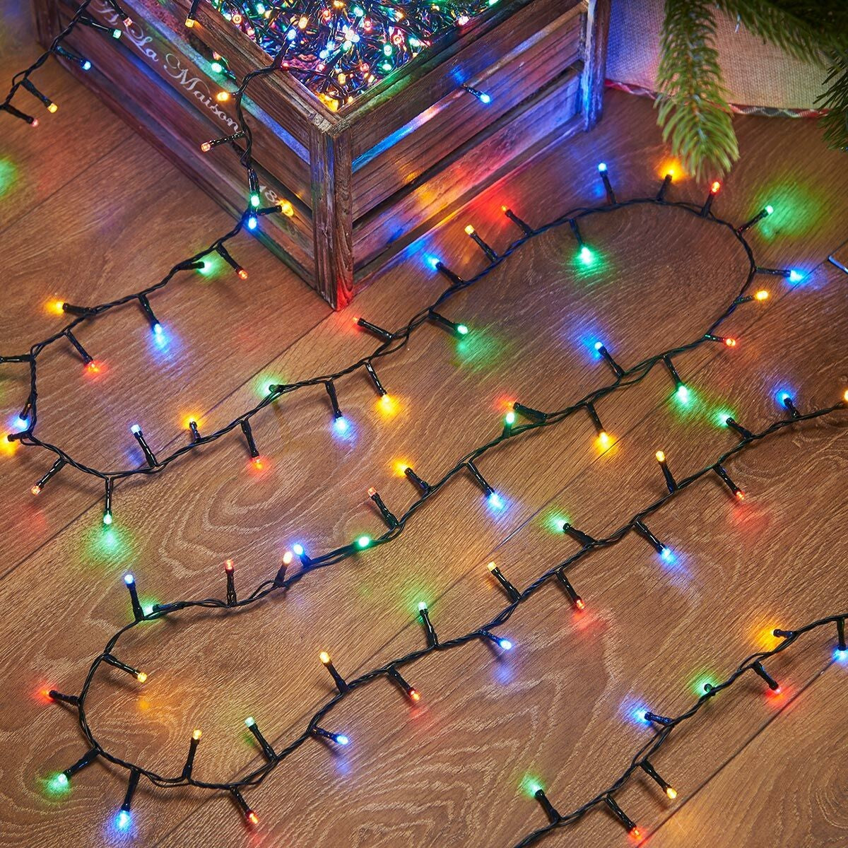 Instalatie De Craciun Liniara Yoto, 24 M, Din Care 1 M Cablu Priza 220V, 300 Led, 8 Jocuri De Lumini, Beculet In 6 Colturi, Pentru Interior, Controler, Fir Negru - vivimall.ro