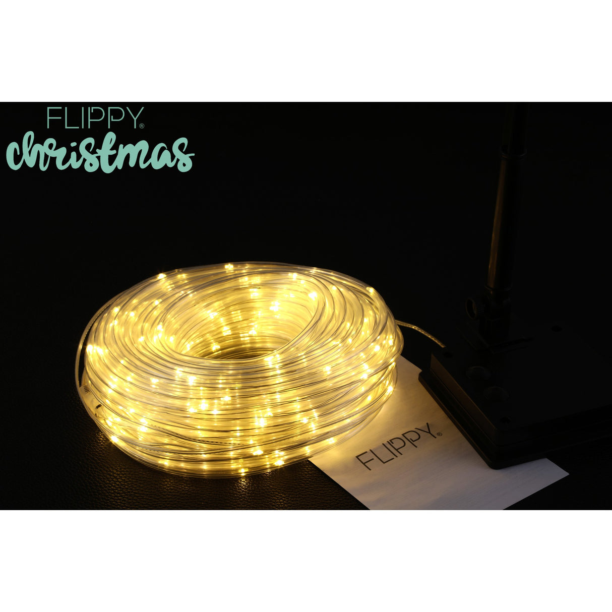 Instalatie Luminoasa De Craciun Tip Furtun Luminos, 300 Led-Uri, 32 Metri Lungime, 8 Programe, 2 Metri Prelungitor, Sarma Din Cupru, Incarcare Solara