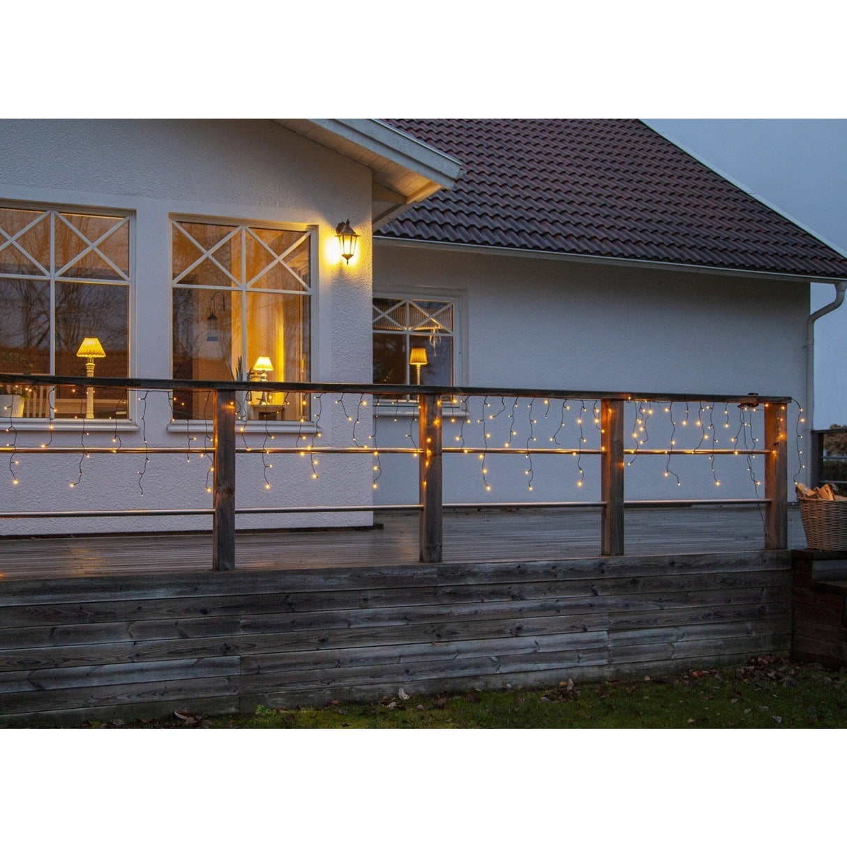 Instalatie Solara Craciun Turturi, IP44, 5 m, 143 Led-uri, Perdea Franjurata, Alb cald, 8 jocuri de lumini, cu Telecomanda, 31V, 250 mAh, Acumulator de 1200 mAh, Exterior, Prelungitor 5 m inclus, Fir Negru, Vivimall - vivimall.ro