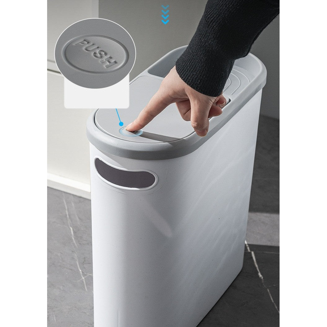 Coș gunoi Flippy 10L plasat lângă chiuvetă de baie, design compact îngust