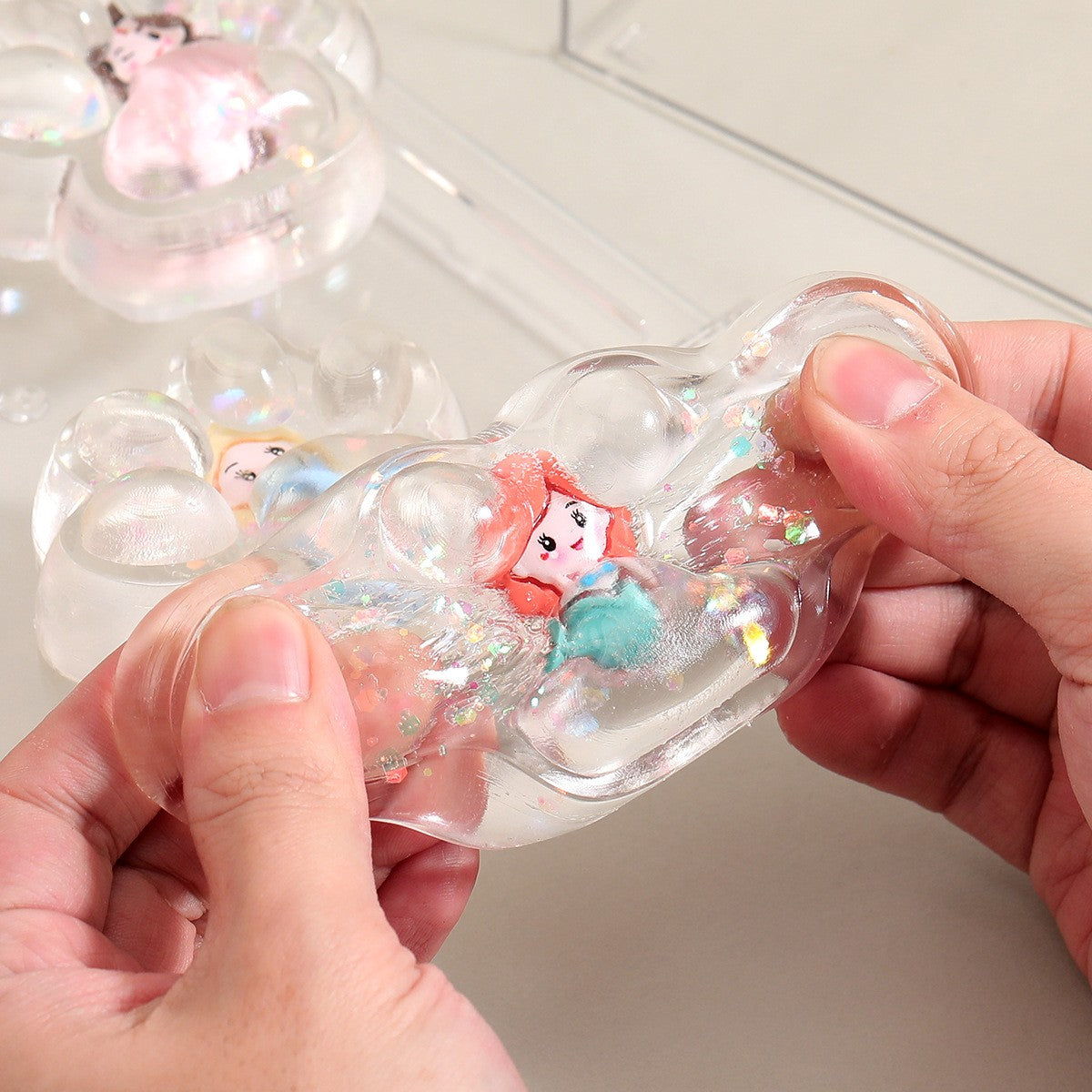 Jucarie Antistres Squishy, Flippy, Labuta de Pisica Pufoasa, cu Revenire Lenta, 7 x 6.5 cm, Model Printesa, Multicolor - vivimall.ro