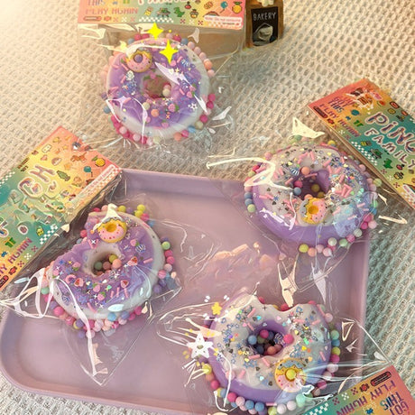 Jucarie Antistres Squishy, Vivimall, cu Revenire Lenta, Squeeze Pinch Family, Model Gogoasa, 6x6 cm, 99g, Ambalaj Transparent, Mov - vivimall.ro