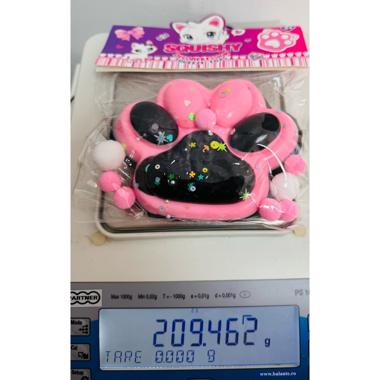 Jucarie Antistres Squishy, Vivimall, cu Revenire Lenta, Model Labuta de Pisica, cu Stelute, 12 cm, 220g, Pinch Family, Ambalaj Transparent, Roz Negru - vivimall.ro