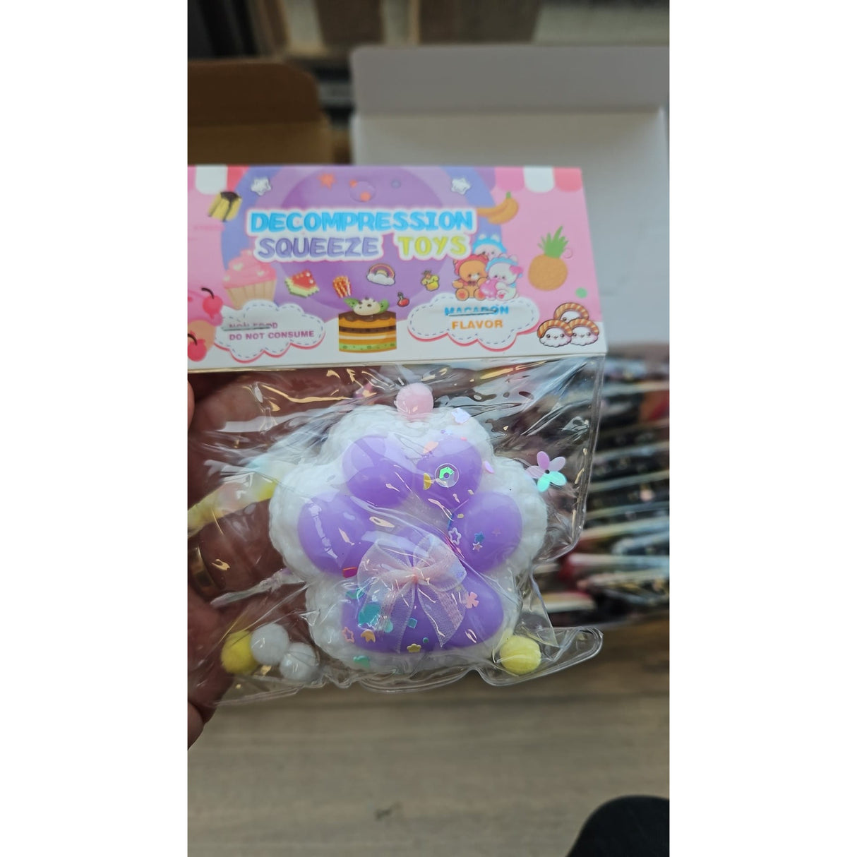 Jucarie Antistres Squishy, Flippy, cu Revenire Lenta, Squeeze Pinch Family, Model Labuta de Pisica, Mov - vivimall.ro