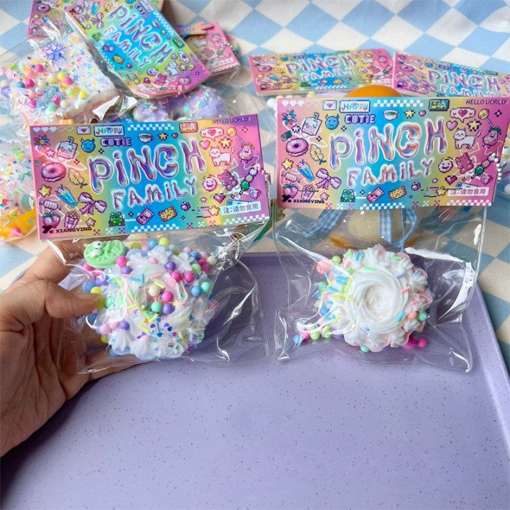 Jucarie Antistres Squishy, Vivimall, cu Revenire Lenta, Squeeze Pinch Family, Model Prajitura, 8x8 cm, 90g, Ambalaj Transparent, Multicolor - vivimall.ro