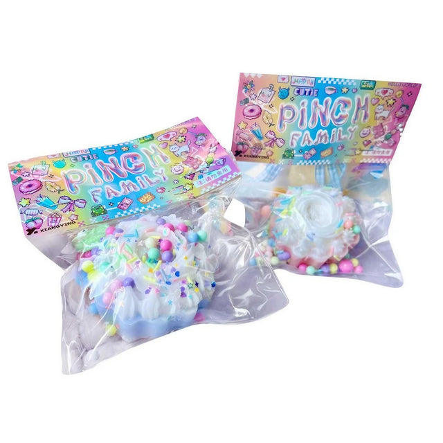 Jucarie Antistres Squishy, Vivimall, cu Revenire Lenta, Squeeze Pinch Family, Model Prajitura, 8x8 cm, 90g, Ambalaj Transparent, Multicolor - vivimall.ro