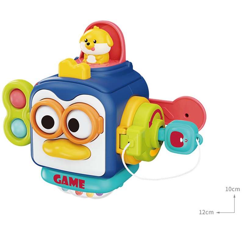 Detaliu activități jucărie Montessori Pinguin Ocupat, butoane colorate și elemente senzoriale pentru bebeluși 18+ luni