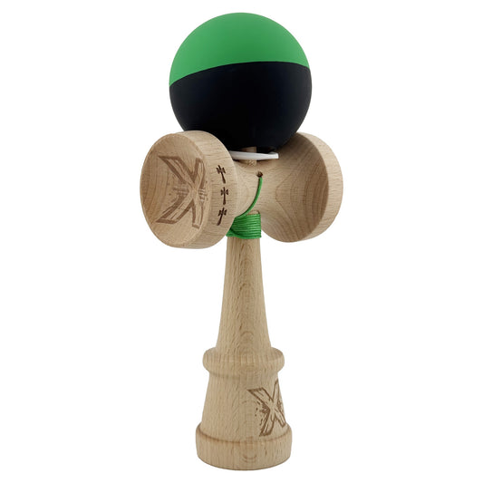 Kendama X Originala, Profesionala, Flippy, Cupe Mari KING SIZE V3, Rubber Grip, Gaura in Baza, Rulment Metalic, din lemn 18 cm, Ata 55 cm, Bicolor Verde/Negru - vivimall.ro