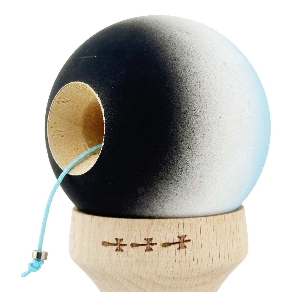 Kendama X Originala, Profesionala, Vivimall, Cupe Mari KING SIZE V3, Rubber Grip, Gaura in Baza, Rulment Metalic, din lemn 18 cm, Ata 55 cm, Gradient Albastru deschis/Alb/Negru - vivimall.ro