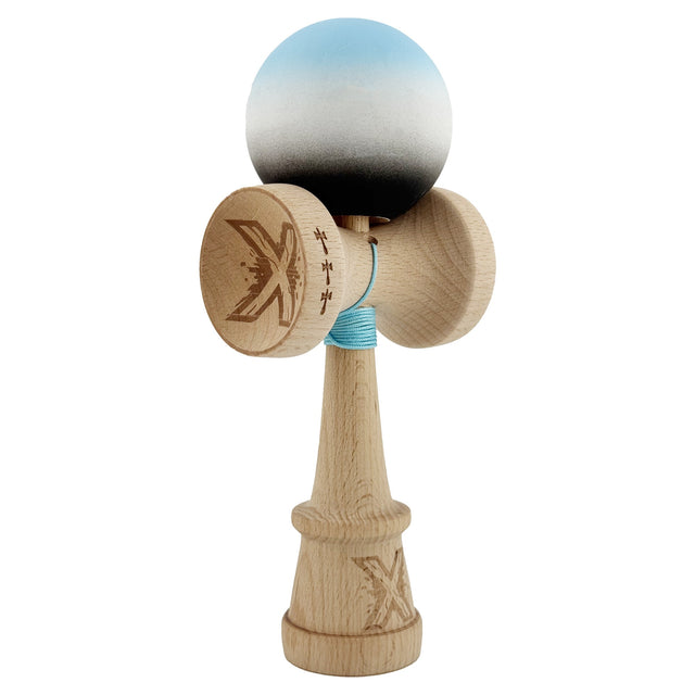 Kendama X Originala, Profesionala, Vivimall, Cupe Mari KING SIZE V3, Rubber Grip, Gaura in Baza, Rulment Metalic, din lemn 18 cm, Ata 55 cm, Gradient Albastru deschis/Alb/Negru - vivimall.ro