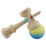 Kendama X Originala, Profesionala, Vivimall, Cupe Mari KING SIZE V3, Rubber Grip, Gaura in Baza, Rulment Metalic, din lemn 18 cm, Ata 55 cm, Gradient Galben/Albastru deschis - vivimall.ro