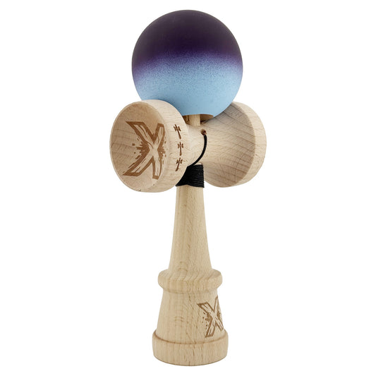 Kendama X Originala, Profesionala, Flippy, Cupe Mari KING SIZE V3, Rubber Grip, Gaura in Baza, Rulment Metalic, din lemn 18 cm, Ata 55 cm, Gradient Negru/Albastru deschis - vivimall.ro
