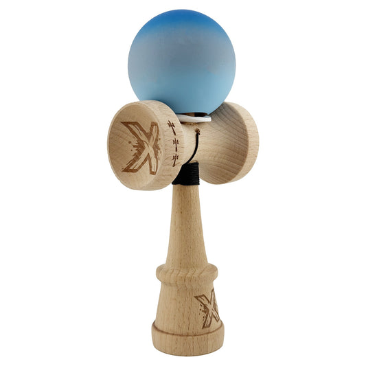 Kendama X Originala, Profesionala, Flippy, Cupe Mari KING SIZE V3, Rubber Grip, Gaura in Baza, Rulment Metalic, din lemn 18 cm, Ata 55 cm, Gradient Albastru/Gri/Albastru deschis - vivimall.ro