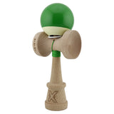 Kendamă profesională bicolor verde-alb cu rulment metalic integrat, vedere laterală detaliată