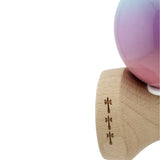 Kendama X Originala, Profesionala, Flippy, Super Sticky cu Cupe Mari KING SIZE V3, Gaura in Baza, Rulment Metalic, din lemn 18 cm, Ata 62/65 cm, Gradient Albastru/Mov/Roz - vivimall.ro