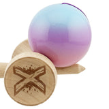 Kendama X Originala, Profesionala, Flippy, Super Sticky cu Cupe Mari KING SIZE V3, Gaura in Baza, Rulment Metalic, din lemn 18 cm, Ata 62/65 cm, Gradient Albastru/Mov/Roz - vivimall.ro