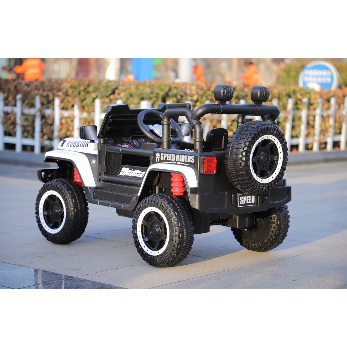 Masina Electrica pentru Copii, Flippy, Off-Road, Conectare Bluetooth, telecomanda, Tractiune Spate, Lumina Intermitenta, Baterie 12V 7Ah, 120 x 63 x 68cm, Alb