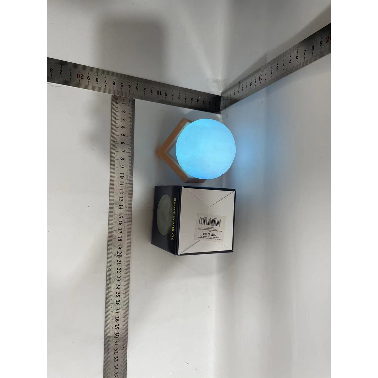 Lampa De Veghe In Forma De Luna 3D Moon Light, Alimentare Baterii, Stand Plastic Inclus, 8 Cm