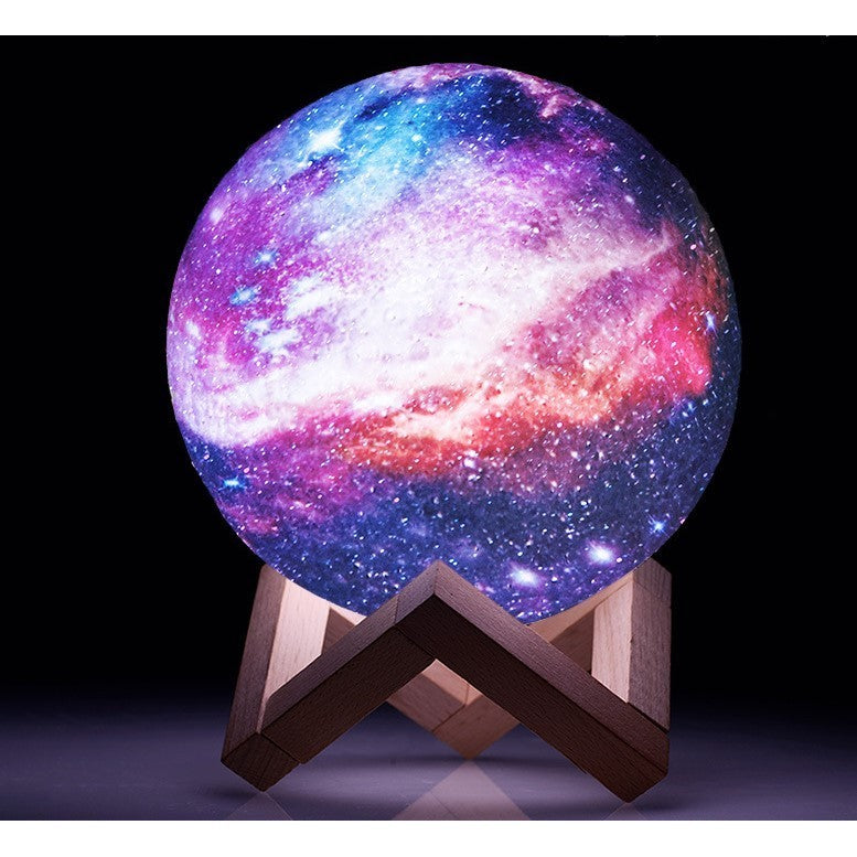 Lampa De Veghe In Forma De Luna Cu Stele 3D Moon Light, Alimentare Baterii, Stand Din Lemn Inclus, 10 Cm