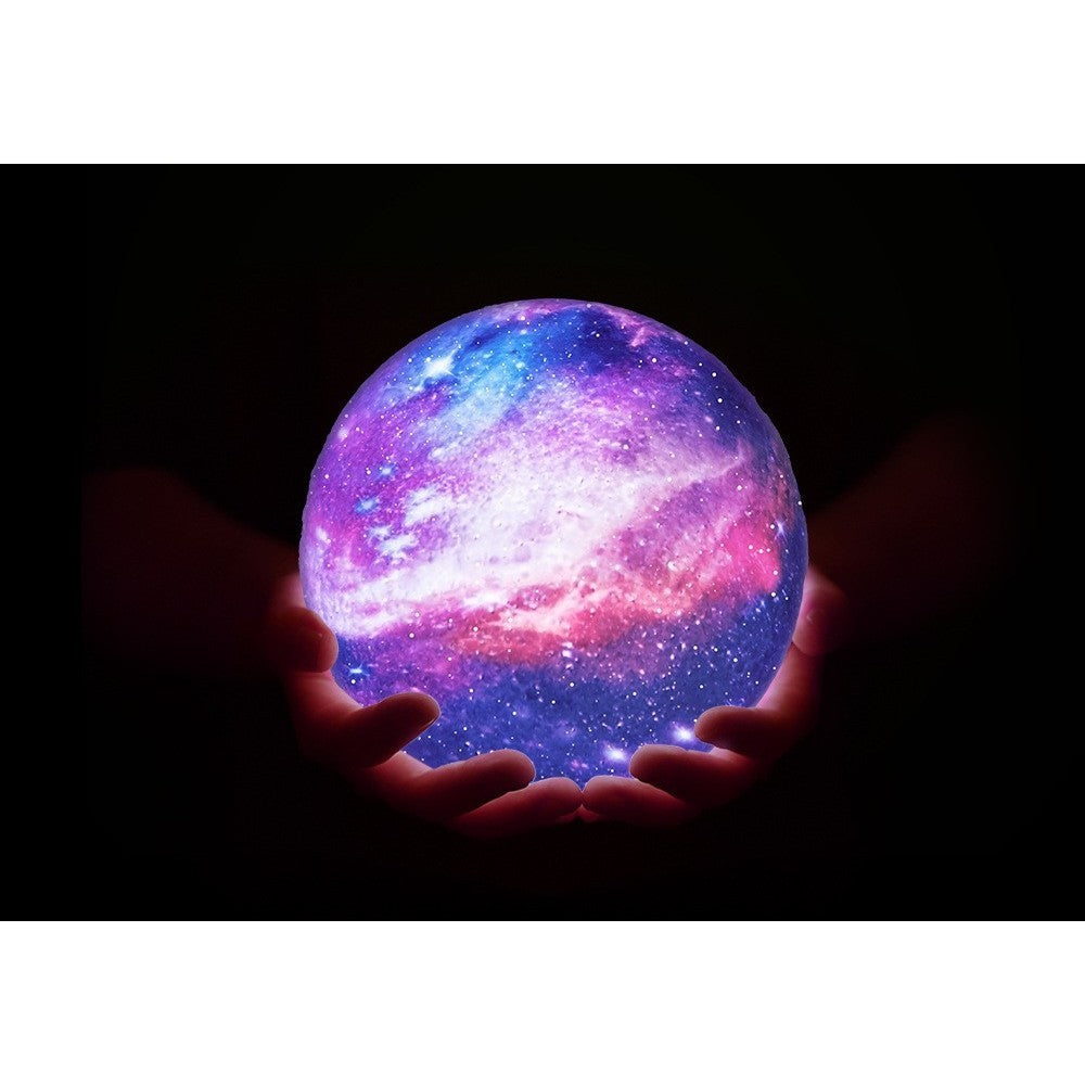 Lampa De Veghe In Forma De Luna Cu Stele 3D Moon Light, Alimentare Baterii, Stand Din Lemn Inclus, 10 Cm