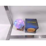 Lampa De Veghe In Forma De Luna Cu Stele 3D Moon Light, Alimentare Baterii, Stand Din Lemn Inclus, 10 Cm