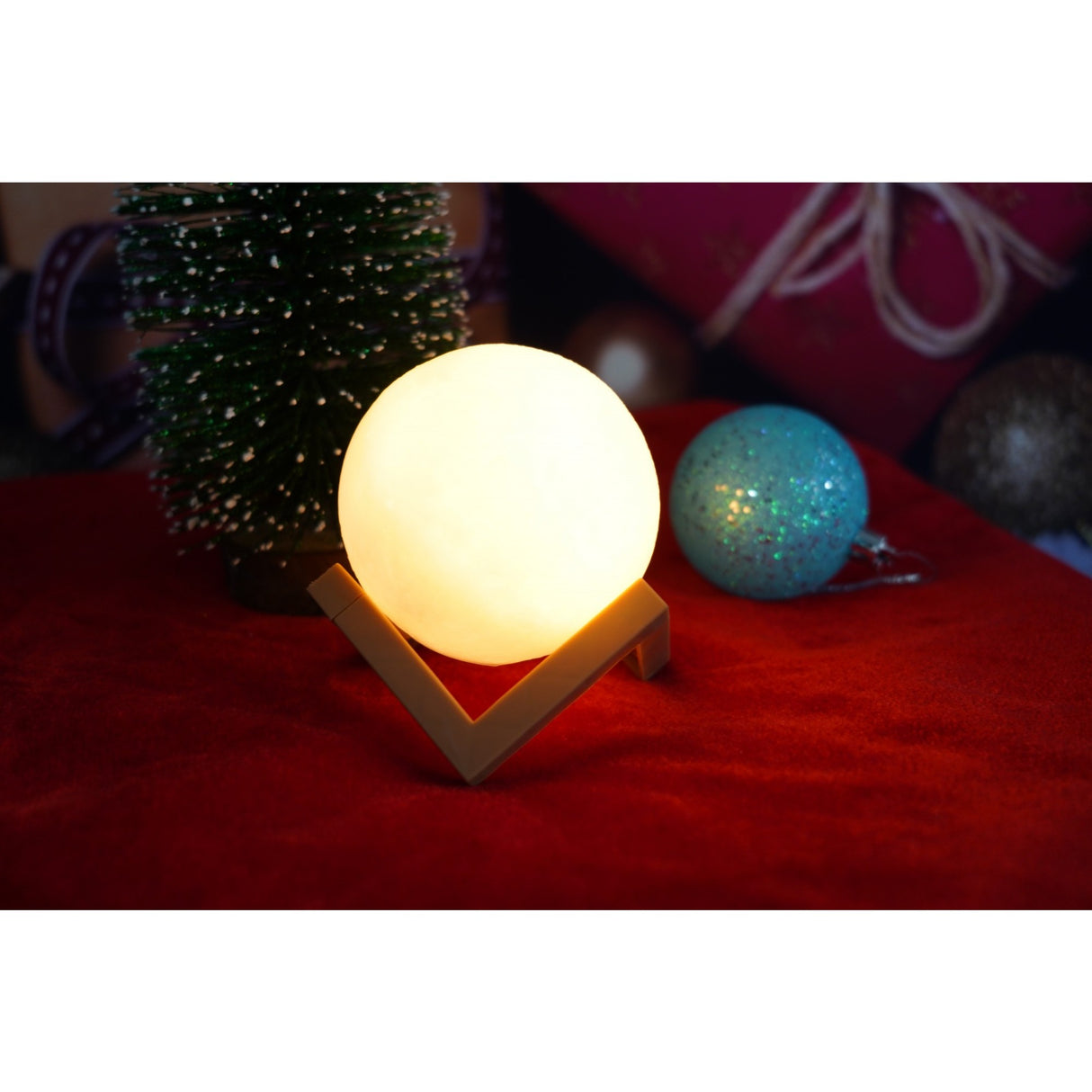 Lampa De Veghe Luna 3D Moon Light, Lumina Led, Alimentare Baterii, Fara Acumulator, Stand Din Plastic Inclus, 12 Cm
