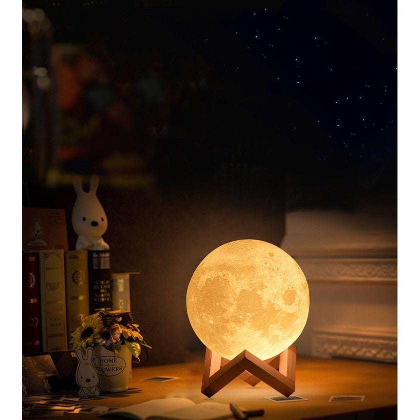 Lampa De Veghe Luna 3D Moon Light, Lumina Led, Alimentare Baterii, Stand Din Plastic, 20 Cm