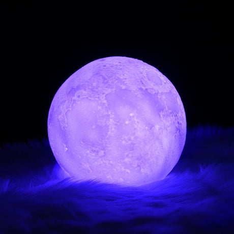 Lampa De Veghe Luna 3D Moon Light, Lumina A Cu Led, 7 Culori,Schimbare Culoare Prin Atingere,, Alimentare Baterii, Fara Acumulator, Stand Din Plastic Inclus, 15 Cm