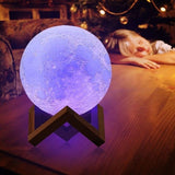 Lampa De Veghe Luna 3D Moon Light, Lumina A Cu Led, 7 Culori, Schimbare Culoare Prin Atingere, Alimentare Baterii, Fara Acumulator, Stand Din Plastic Inclus, 18 Cm