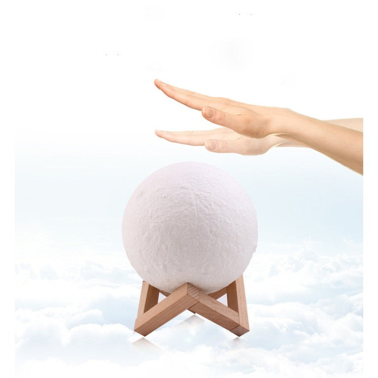 Lampa de veghe luna 3D Moon Light, lumina multicolora LED, 7 culori, schimbare culoare prin atingere, alimentare baterii, fara acumulator, stand din plastic inclus, 12 cm, Vivimall - vivimall.ro