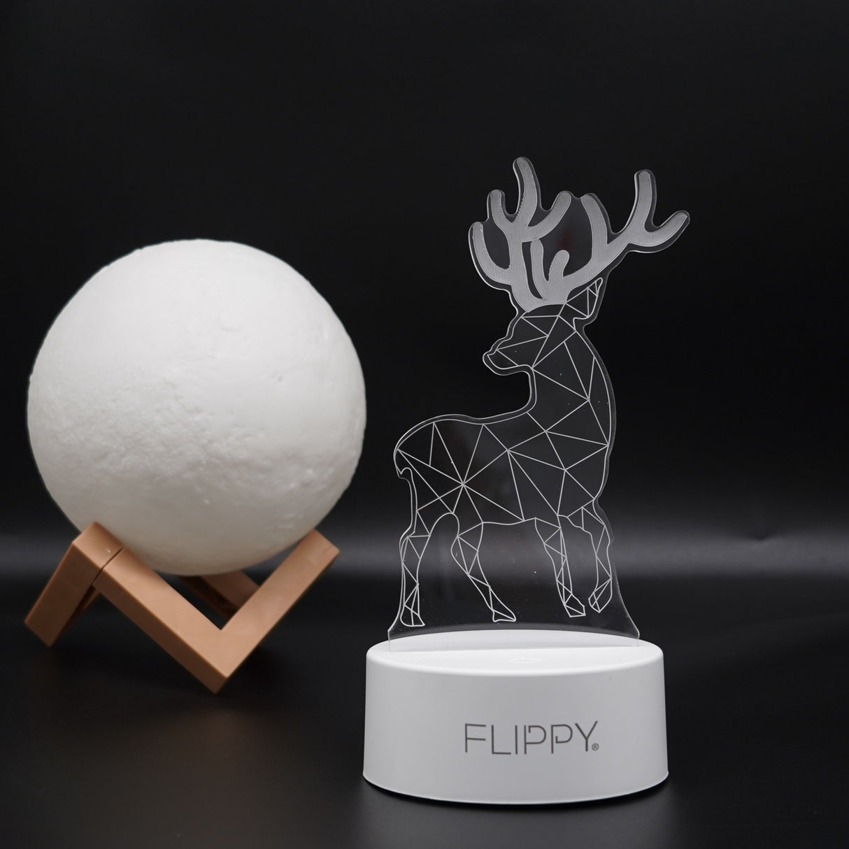 Lampa LED decorativa, Vivimall, 3D, Cerb, cu telecomanda, doua moduri de alimentare USB si baterii, 20 cm inaltime, din material acril si lumina multicolora, alb - vivimall.ro