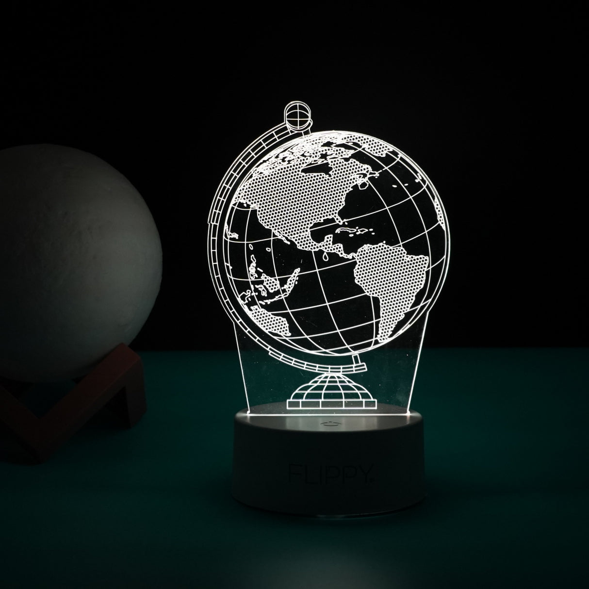 Lampa Led Decorativa, 3D, Globul Pamantesc, Doua Moduri De Alimentare Usb Si Baterii, 20 Cm Inaltime, Din Material Acril Si Lumina A, Alb - vivimall.ro