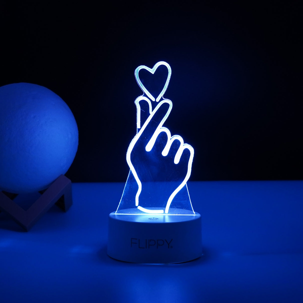 Lampa Led Decorativa, 3D, Mana Si Inima, Din Material Acril Si Lumina A, Alb - vivimall.ro