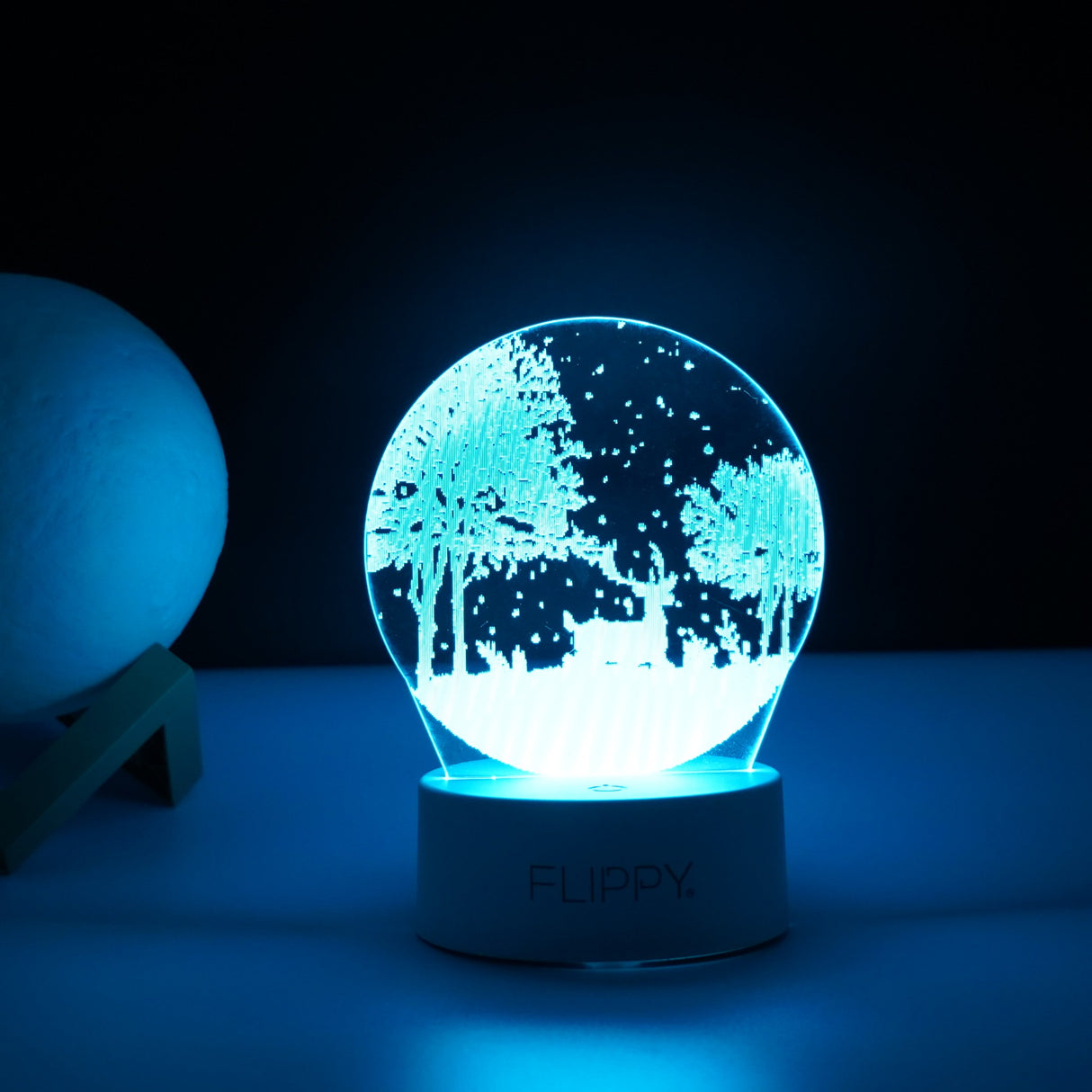 Lampa Led Decorativa, 3D, Peisaj De Iarna, Cu Telecomanda, Doua Moduri De Alimentare Usb Si Baterii, 20 Cm Inaltime, Din Material Acril Si Lumina A, Alb - vivimall.ro