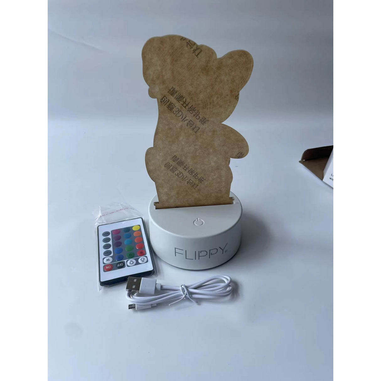 Lampa Led Decorativa, 3D, Urs Cu Palarie, Cu Telecomanda, Doua Moduri De Alimentare Usb Si Baterii, 20 Cm Inaltime, Din Material Acril Si Lumina A, Alb - vivimall.ro