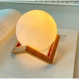 Lampa De Veghe In Forma De Luna 3D Moon Light Rece, Alimentare Baterii, Stand Plastic Inclus, 8 Cm