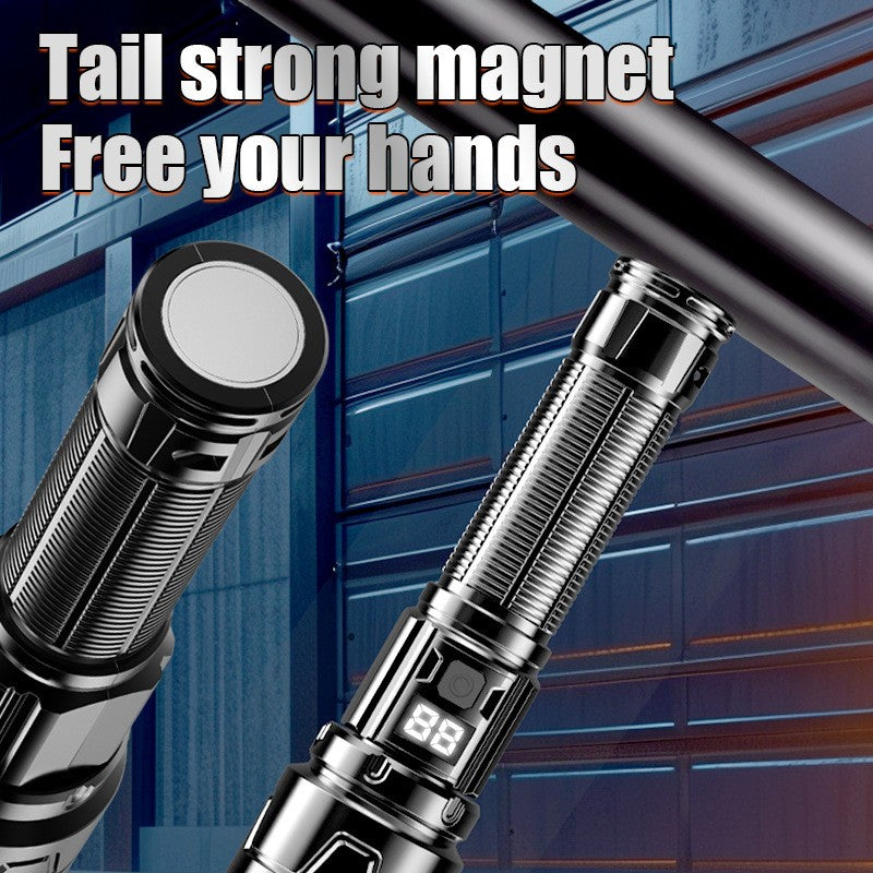 Lanternă Vivimall P50 cu zoom telescopic, afișaj digital și ieșire magnetică  Model 117 - vivimall.ro