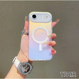 Husă iPhone 17 Air Model Cameleon montată pe telefon, efect gradient multicolor în lumină naturală