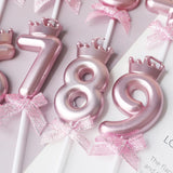 Lumanare Cifra 7, Vivimall, Model Coroana cu Fundita, Pentru Tort, 6 x 2.5 cm Mov - vivimall.ro