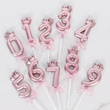 Lumanare Cifra 9, Vivimall, Model Coroana cu Fundita, Pentru Tort, 6 x 2.5 cm Mov - vivimall.ro