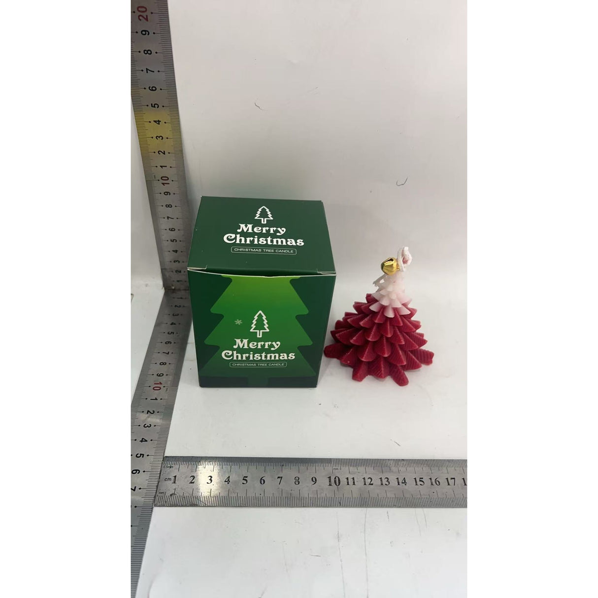 Lumanare Parfumata de Craciun, Flippy, Model Brad de Craciun, din Ceara de Soia, Cadou Creativ Handmade de Craciun, 8 x 7 x 7 cm, Rosu - vivimall.ro
