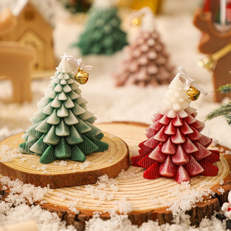 Lumanare Parfumata de Craciun, Flippy, Model Brad de Craciun, din Ceara de Soia, Cadou Creativ Handmade de Craciun, 8 x 7 x 7 cm, Rosu - vivimall.ro