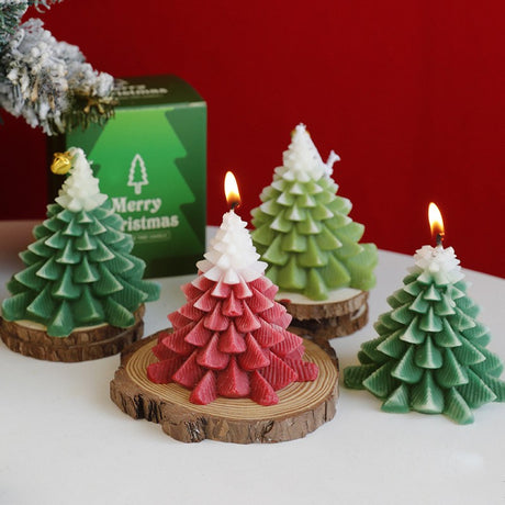 Lumanare Parfumata de Craciun, Flippy, Model Brad de Craciun, din Ceara de Soia, Cadou Creativ Handmade de Craciun, 8 x 7 x 7 cm, Verde - vivimall.ro