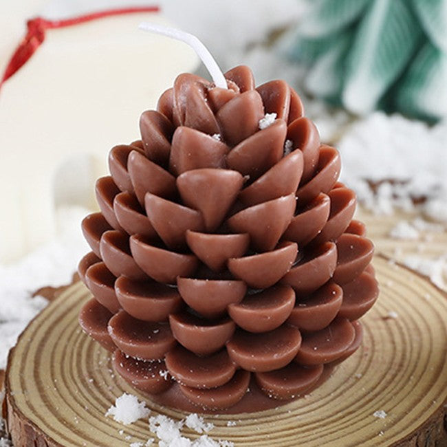 Lumanare Parfumata de Craciun, Flippy, Model Con de Pin, din Ceara de Soia, Cadou Creativ Handmade de Craciun, 7 x 6.5 x 6.5 cm, Maro - vivimall.ro