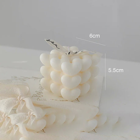 Lumanare Parfumata Decorativa, Vivimall, Model Abstract Cub din Inimioare, Lumanare pentru Diferite Ocazii, 6 x 5.5 cm, Aroma de Frezie, Alb - vivimall.ro