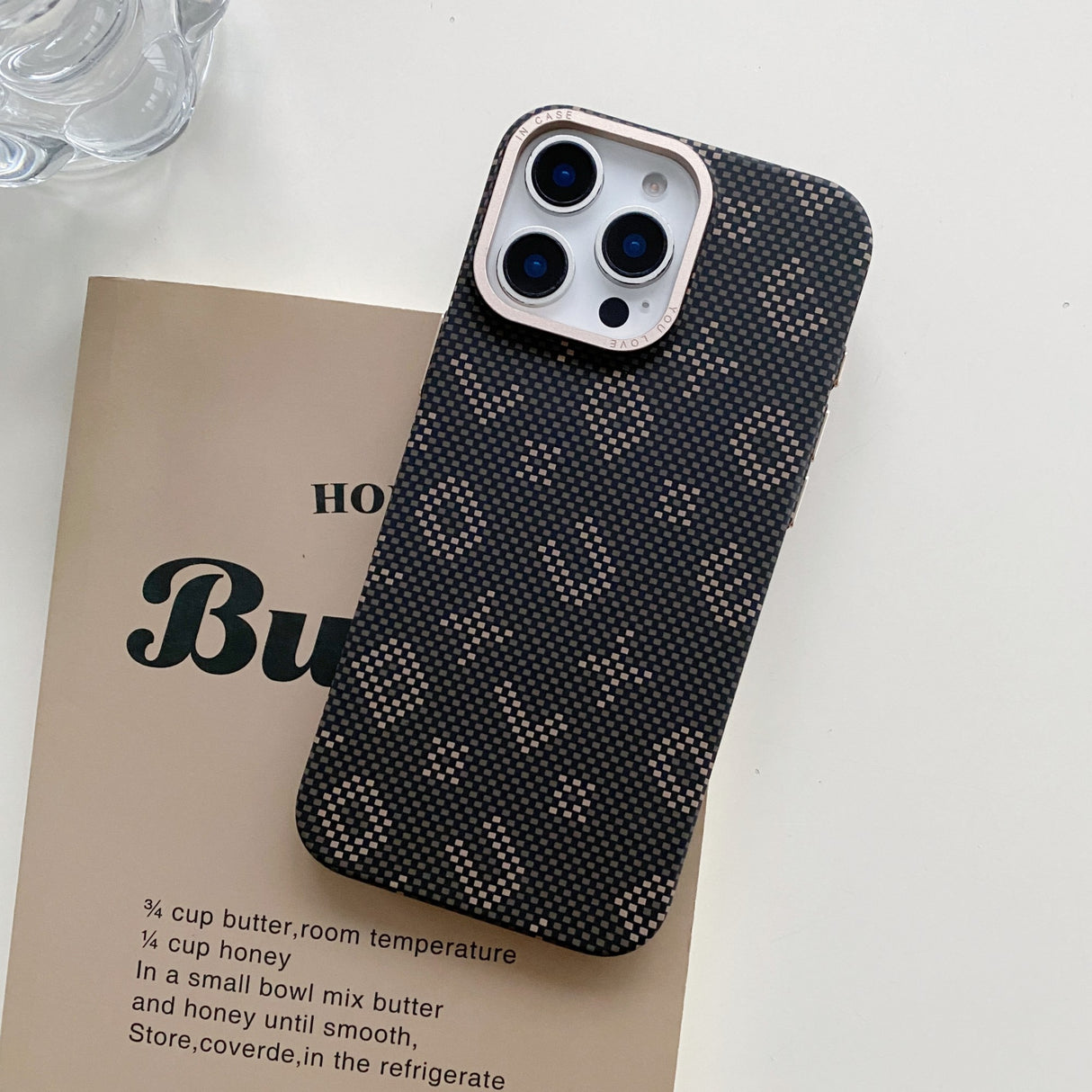 Carcasa Magnetica, Vivimall, din Fibra de Carbon, pentru iPhone 17 Pro, Maro - vivimall.ro