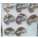 Broșă mărțișor pentru copii din metal multicolor, model 15, dimensiune 2x2 cm, ambalaj carton decorativ